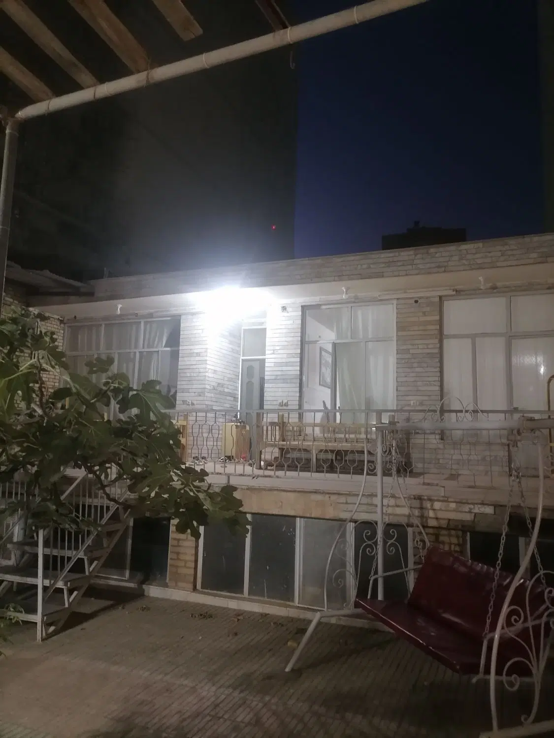 ویلایی 390متری بهترین لوکیشن  زندگی و ساخت و ساز