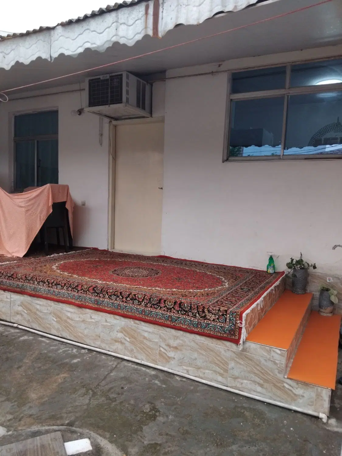 خانه به متراژ ۱۶۵ متر باسندمالکیت به فروش میرسد.