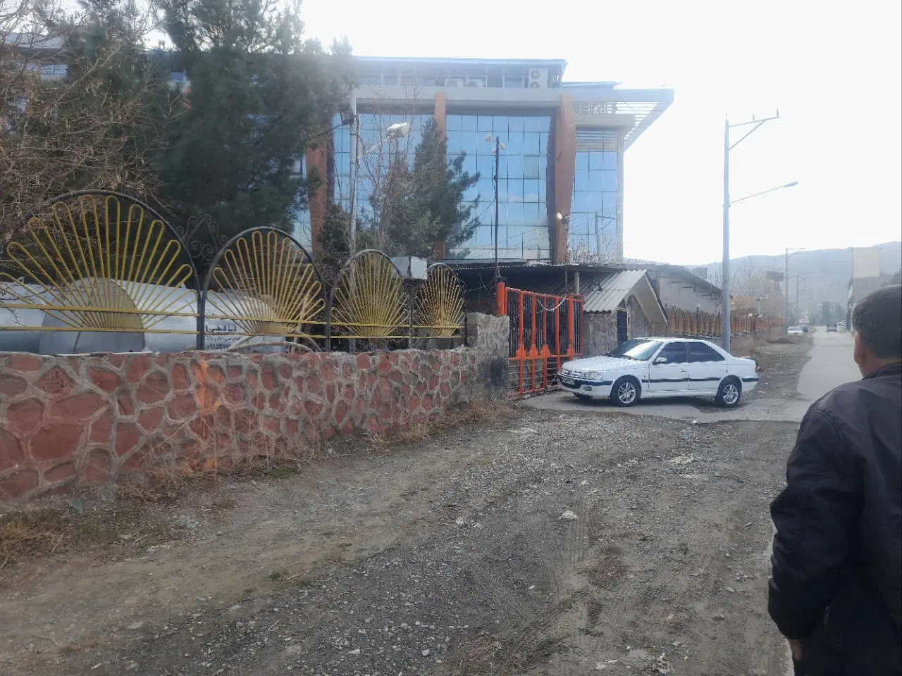 زمین فروشی