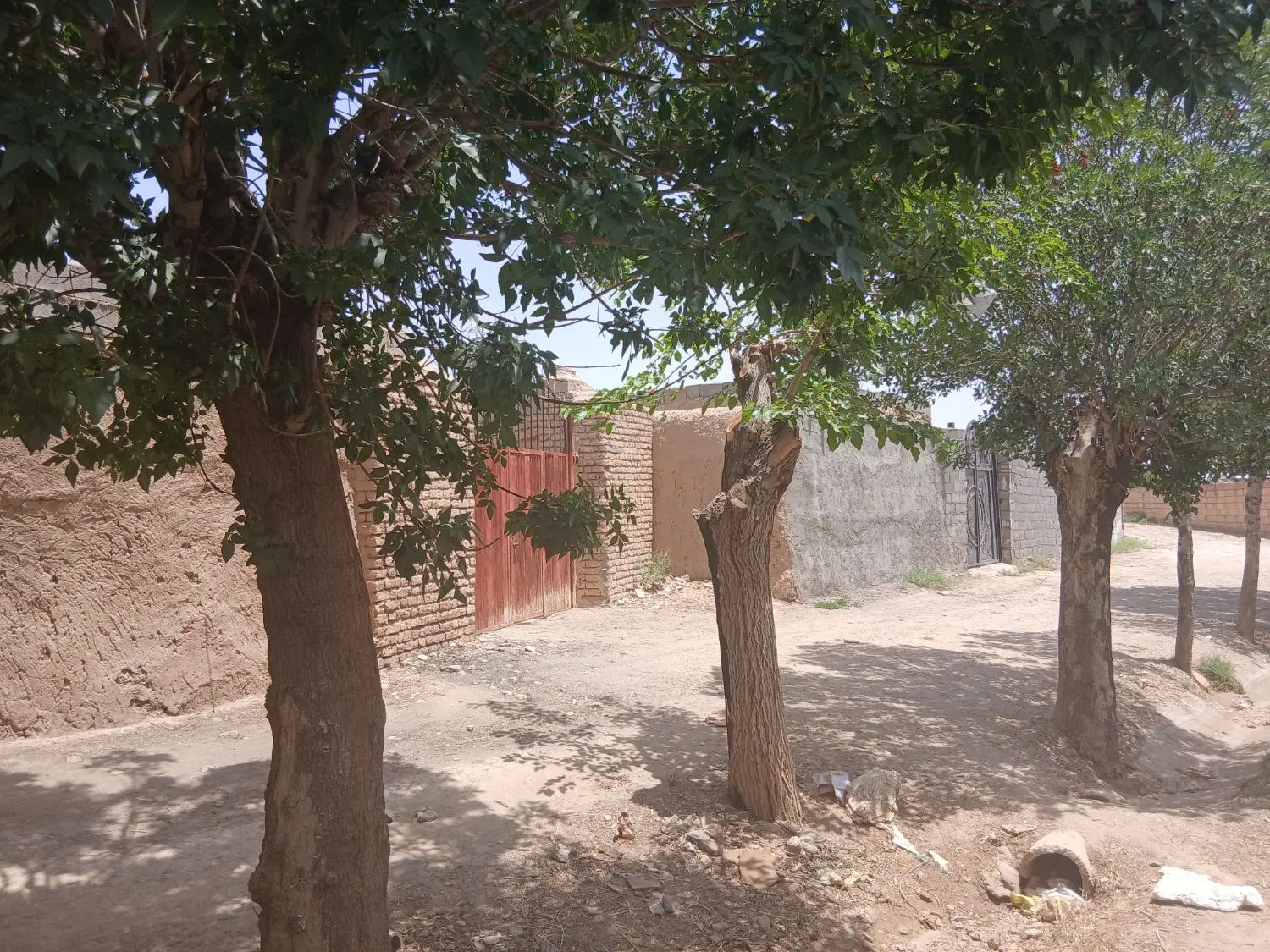 ۲۰۰متر زمین