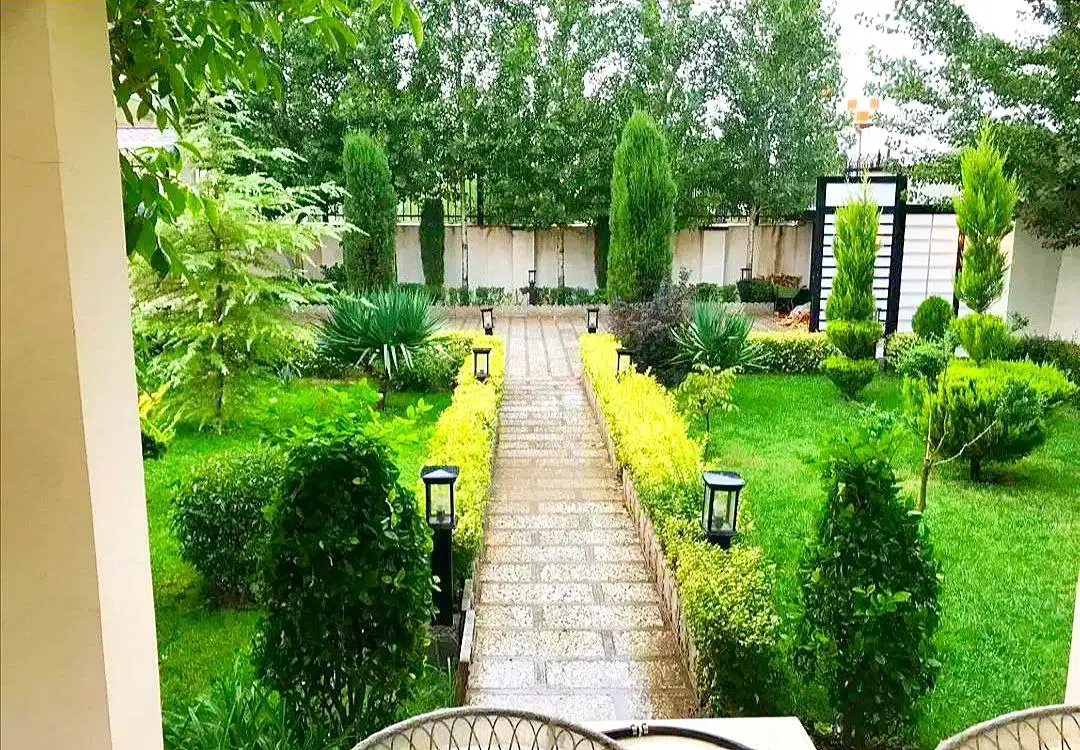 ویلا باغ محوطه سازی شده با ۶۰۰ متر