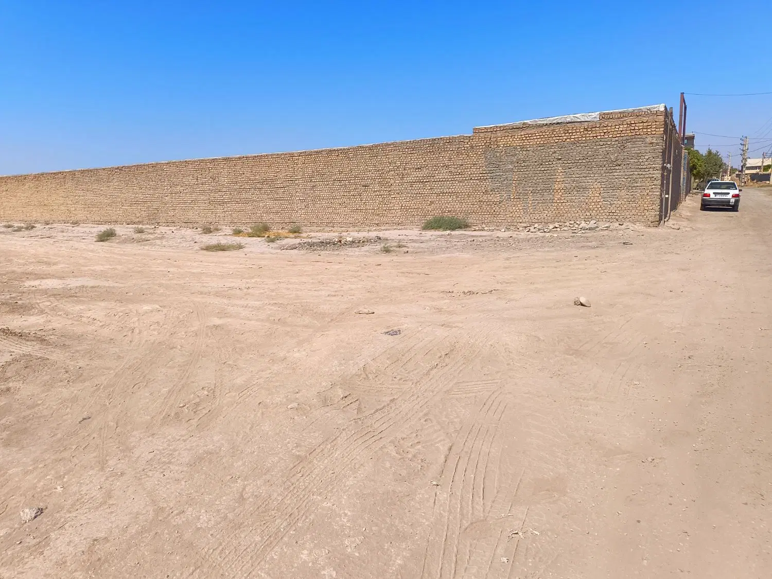 زمین ۳۰۰ متر معاوضه دارم
