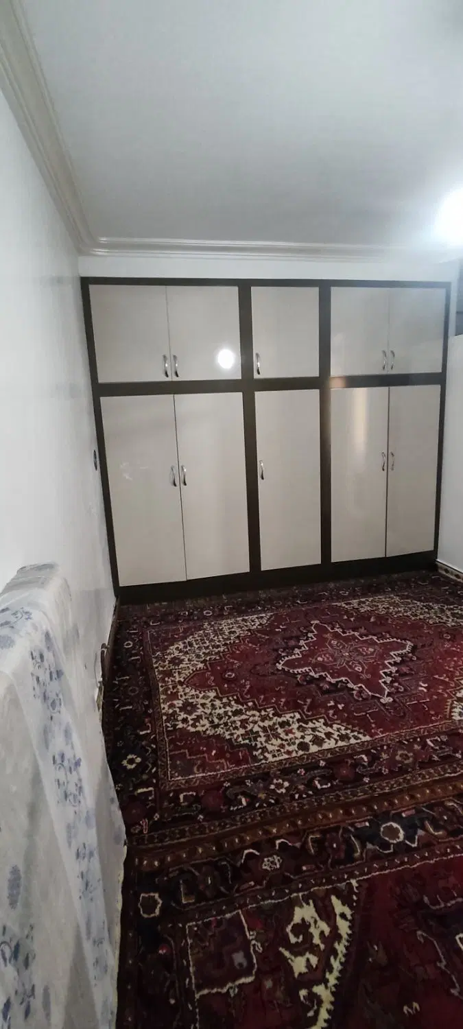 حیاط دو طبقه دربستی خسروشاه