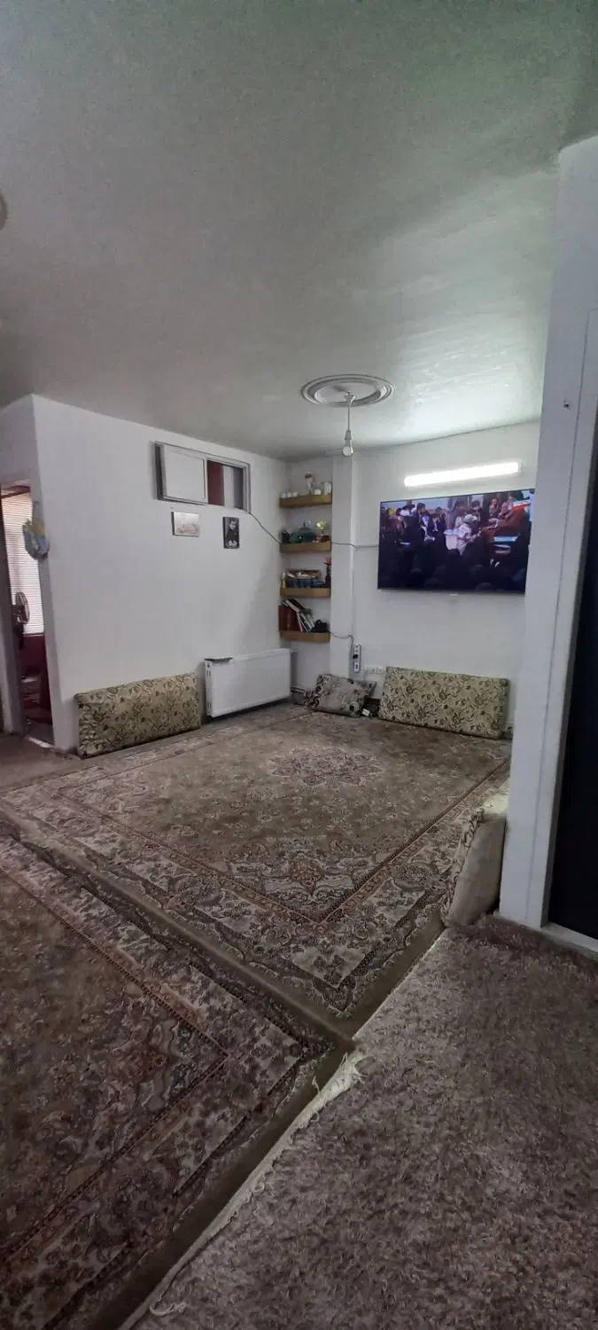 ۶۱متر طبقه سوم نور20 آسانسوردار خیابان معینی نژاد