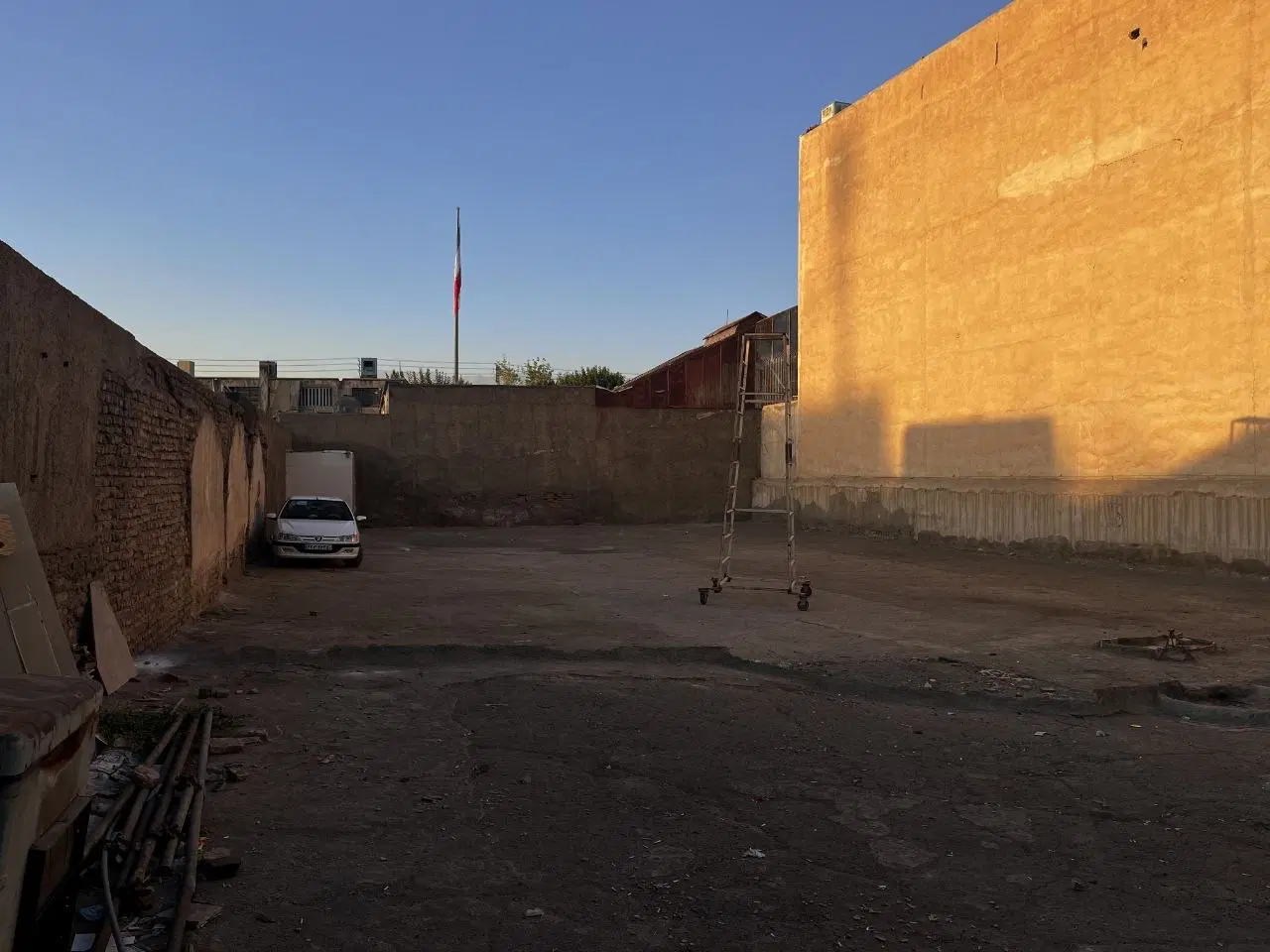 ملک تجاری اداری مسکونی