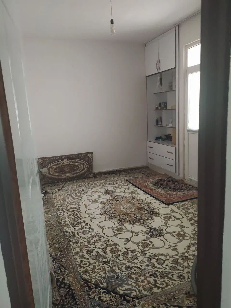 یک باب منزل واقع در چشمه سفید ۳۰۰واحدی