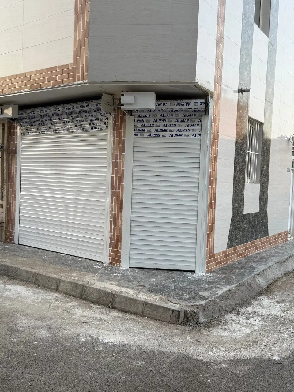 مغازه تجاری خیابان کارمند