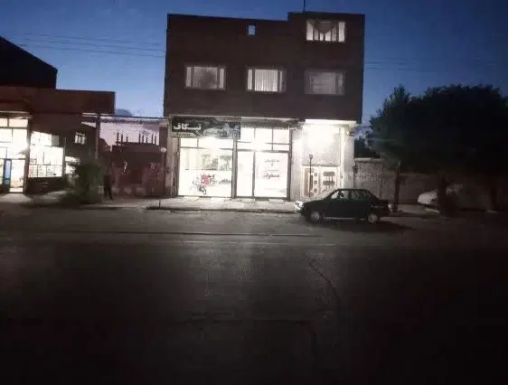 ملک وساختمان تجاری برخیابان