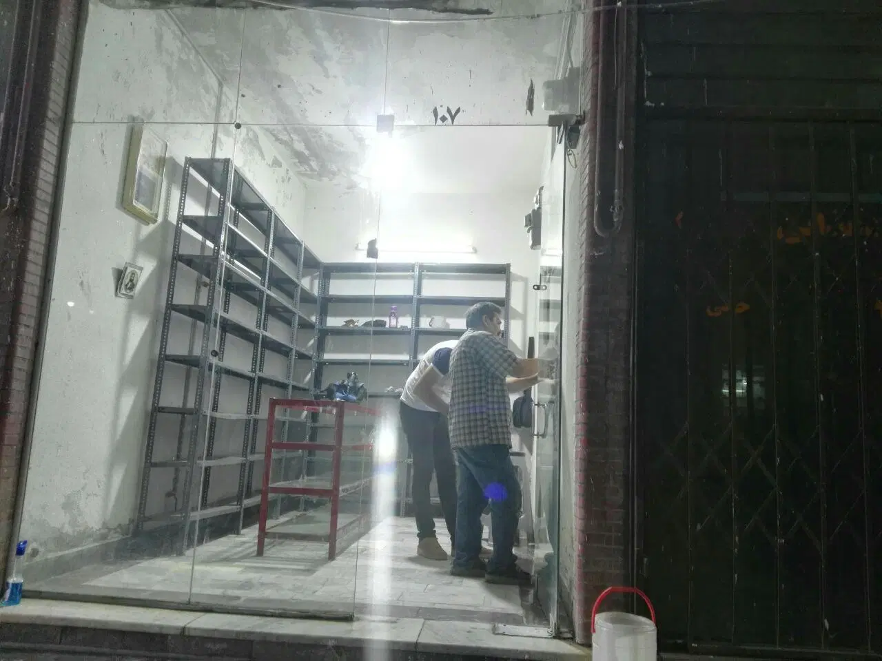 مغازه  پاساژ المهدی بیست متری کسری سه راه آزادگان