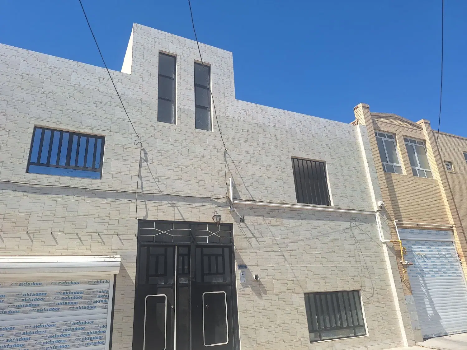خانه فروشی ۳ طبقه ۲ خواب آزادشهر