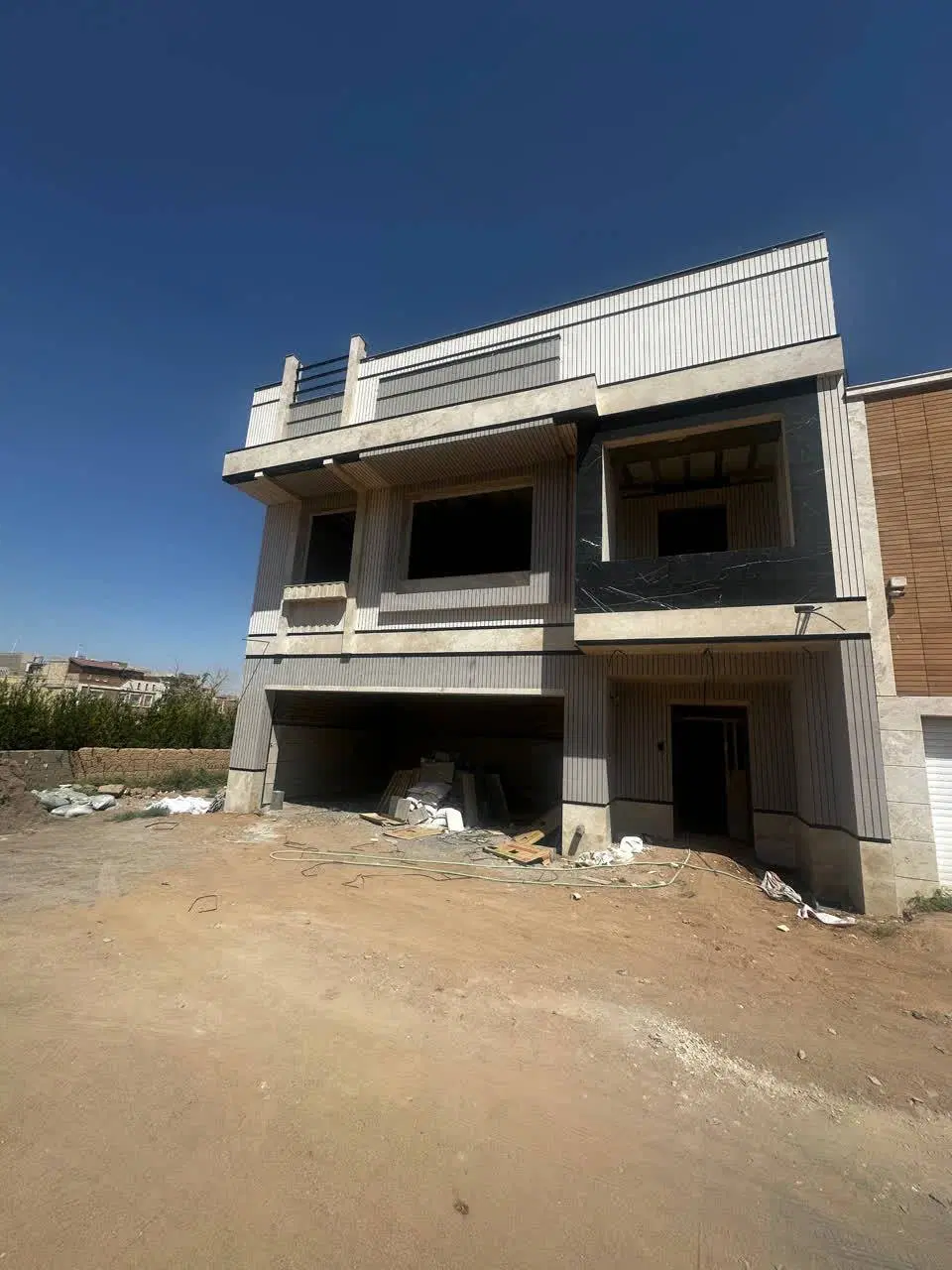خانه نیمه ساز خیابان کاشانی
