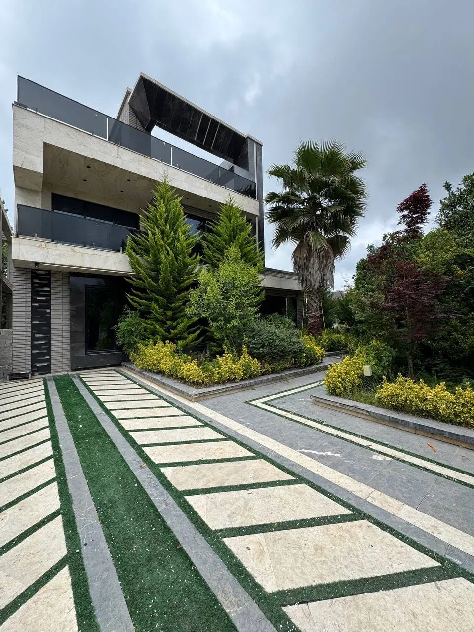 عمارت ۶۰۰ متری سنددار قیمت کل ۲۱ تومن اقساطی