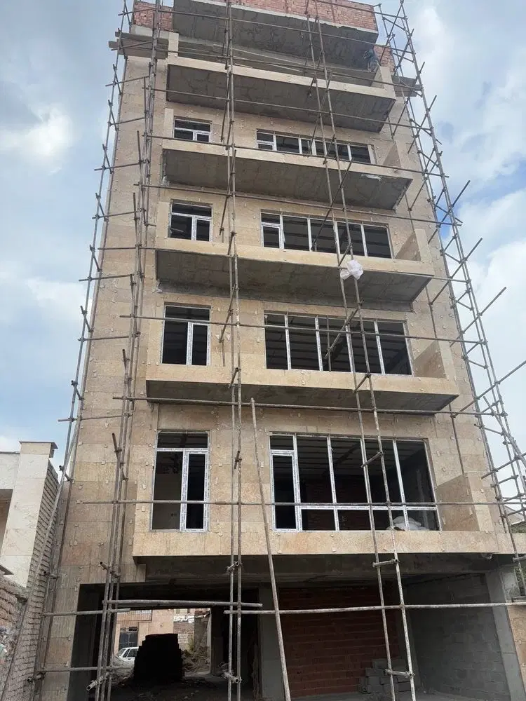 آپارتمان نوساز ۱۰۰متر ۱۴۰۵ غریبان با شرایط