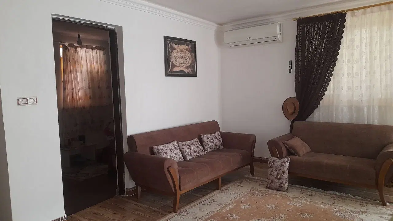 خانه‌ای دنج در منطقه‌ای سرسبز و کوهپایه‌ای