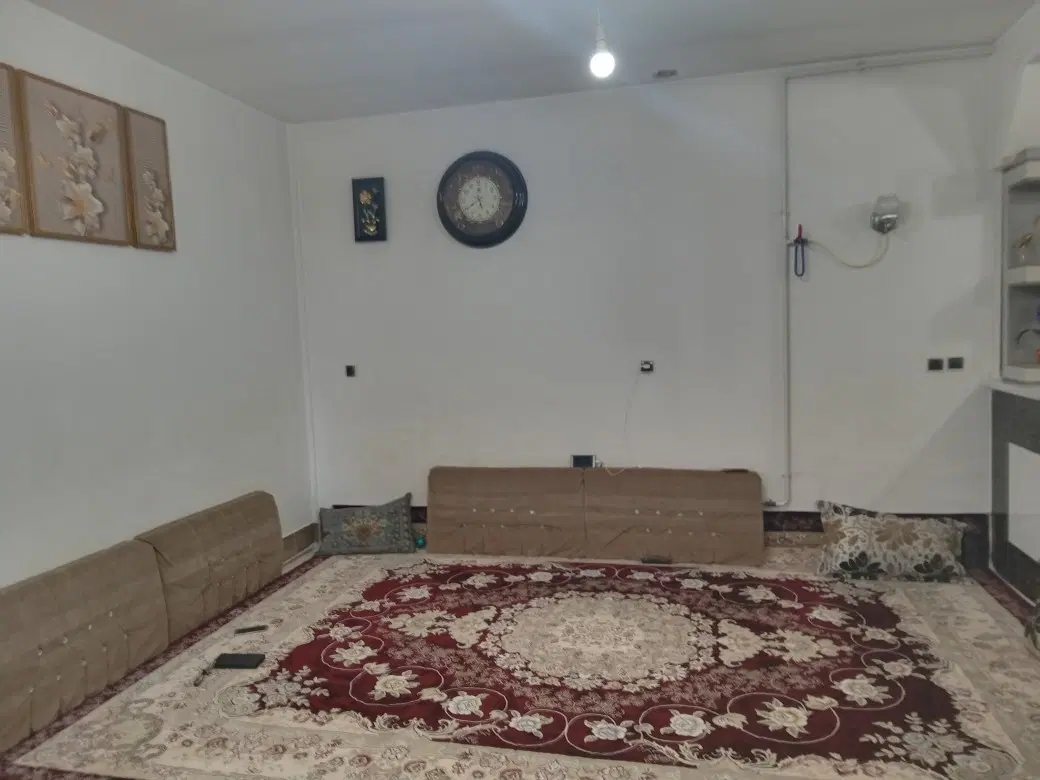 خانه ۸۰ متر ویلایی حیاط دار حیاط ماشین رو