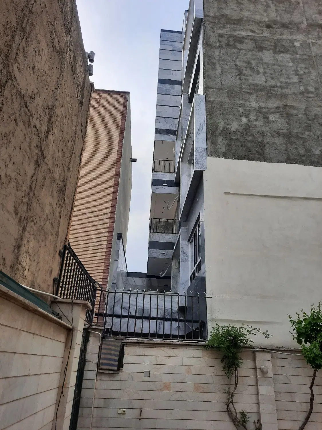 ۲۱۶ متری کلنگی فاز۱اندیشه