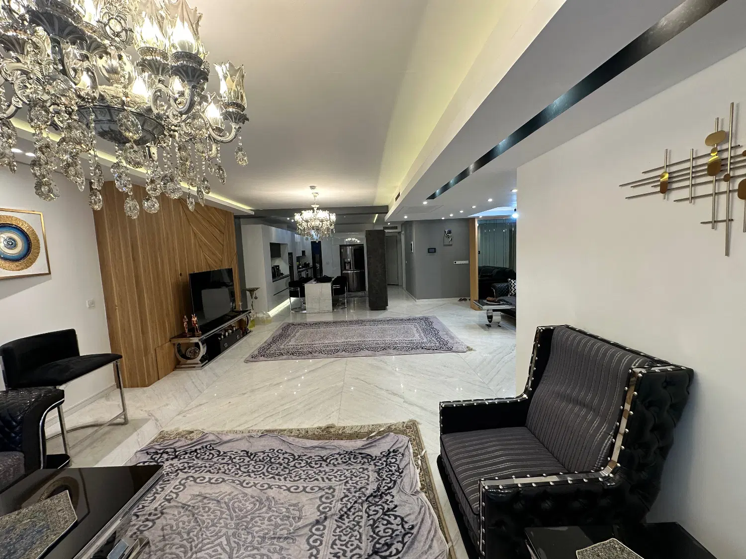 سه خواب مستر، حیاط اختصاصی، دو پارکینگ سندی