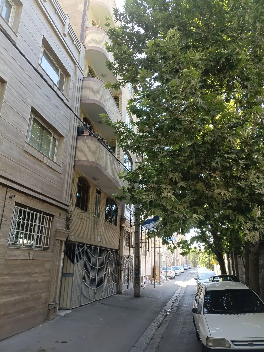 اپارتمان ۸۰متری میدان راه اهن