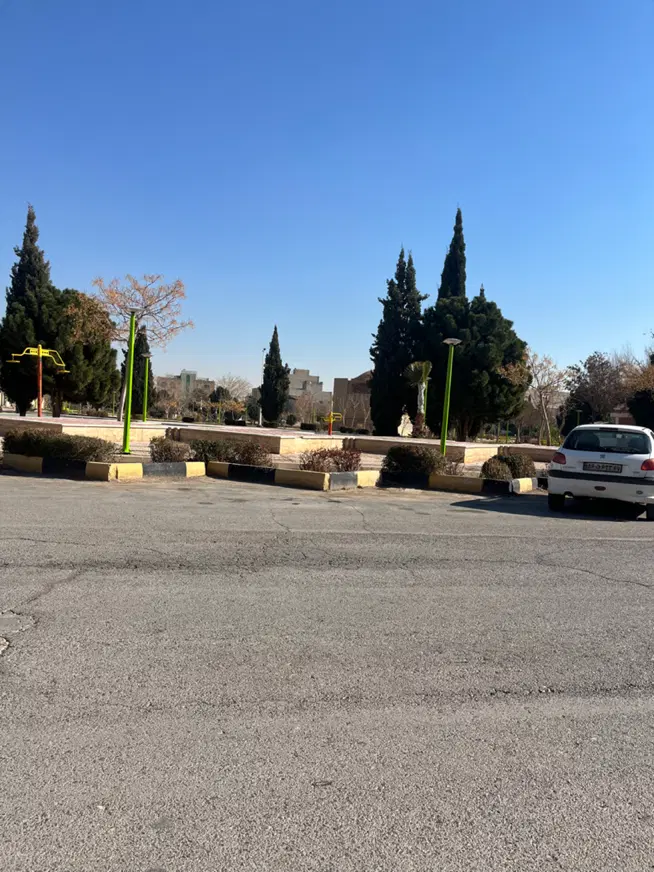 زمین جنوبی ۲۲۶ متری خیام