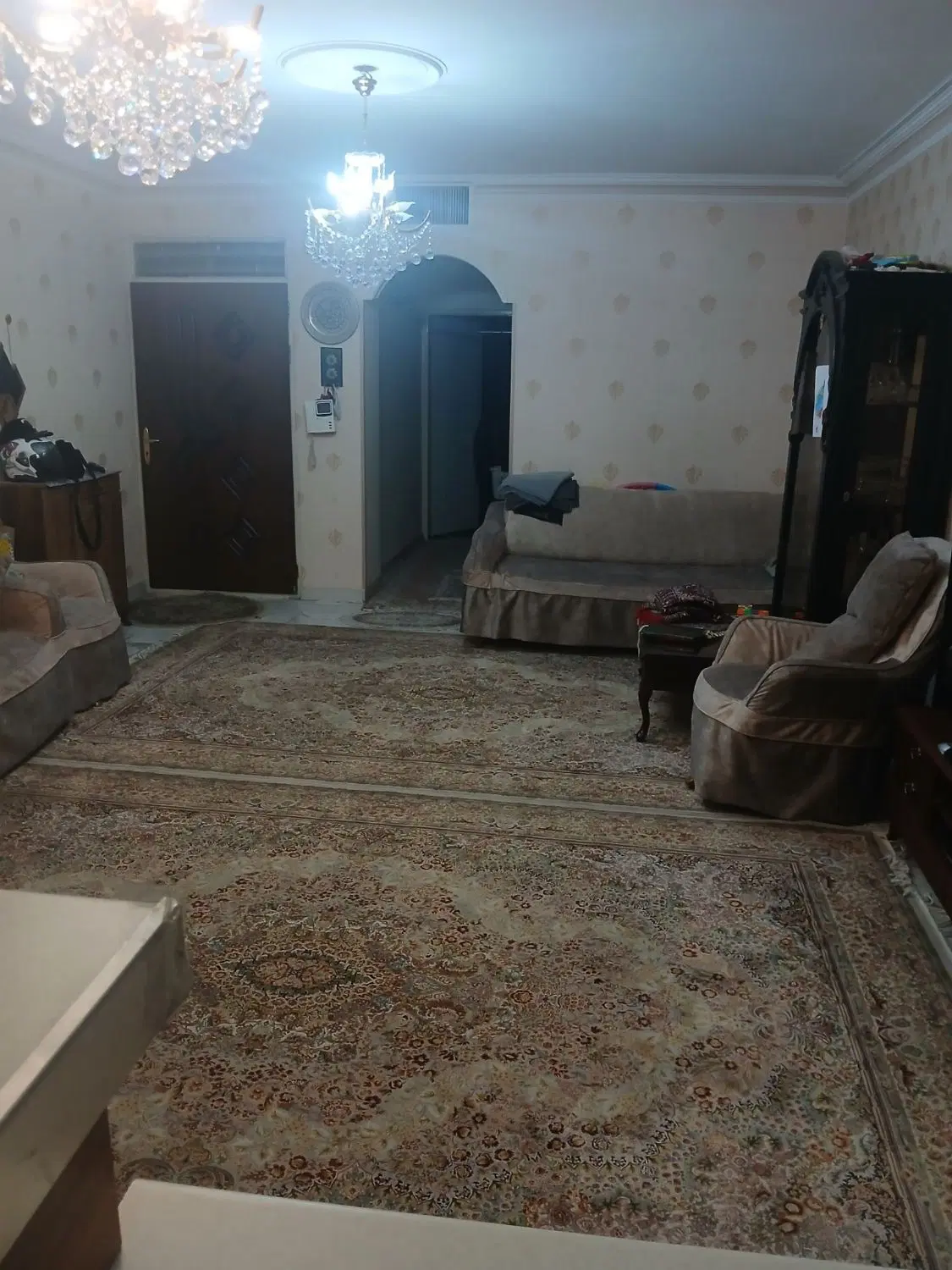 ۸۰ متر طبقه اول تاپ لوکیشن  ، شهرک گلستان به قیمت