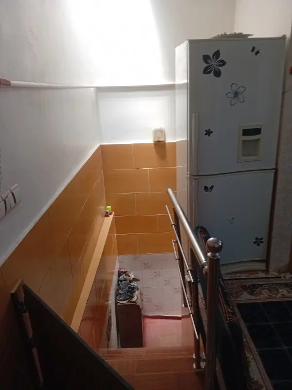 اجاره منزل مسکونی طبقه دوم دارای ۲۰ متر حیاط
