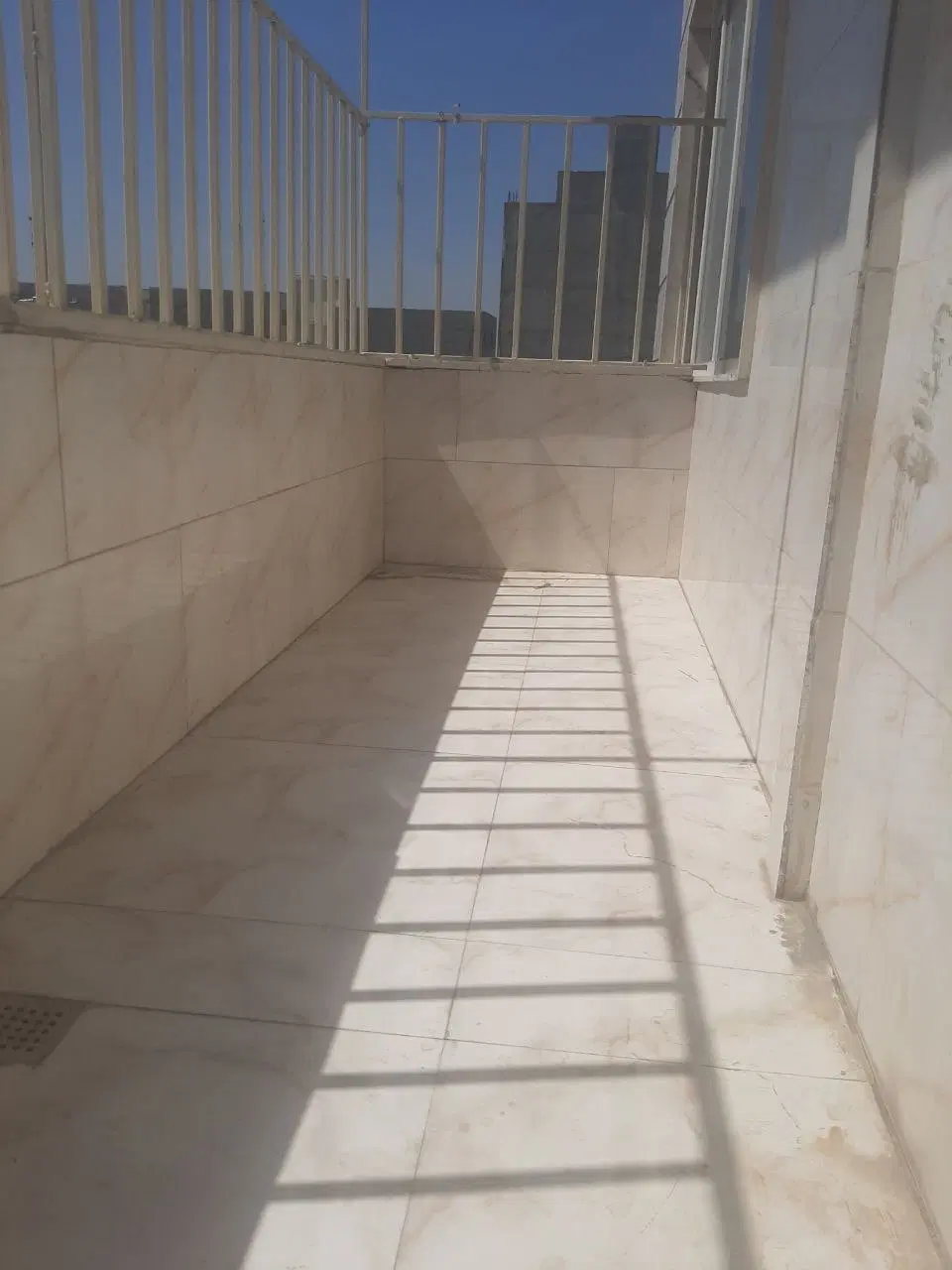 ۹۴ متری پرده خور تاپ لوکیشن