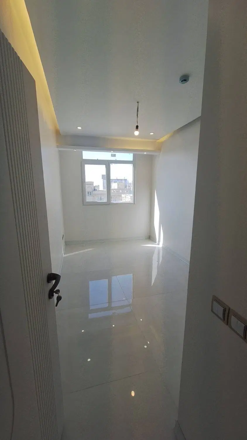 160 متر سه خوابه پارکینگ دارد