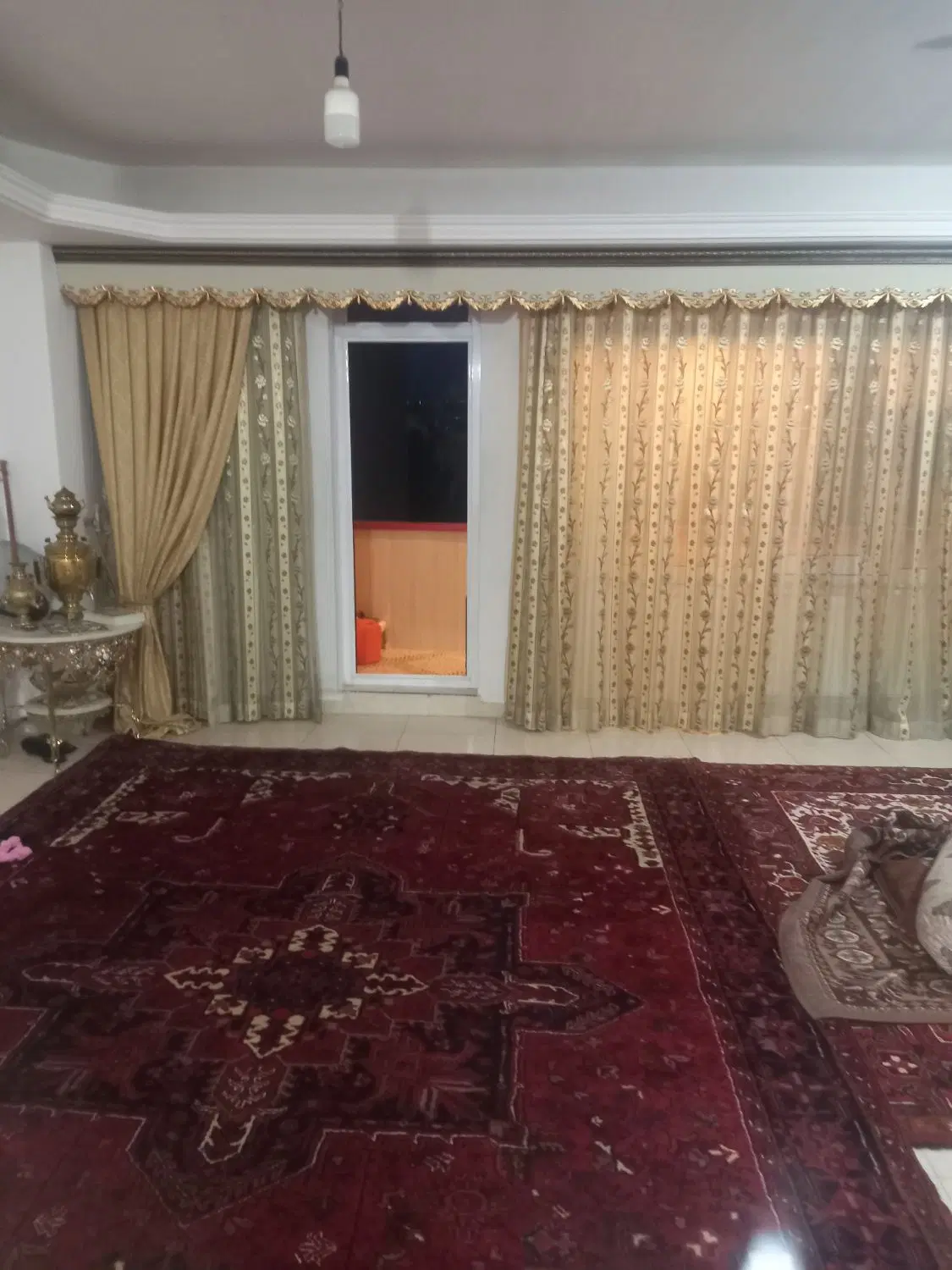 یک آپارتمان دو خوابه جنوبی