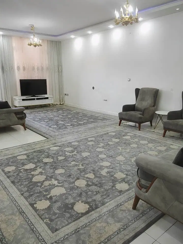 منزل ویلایی ۲۰۰متردوطبقه(فروش طبقه ی بالا)