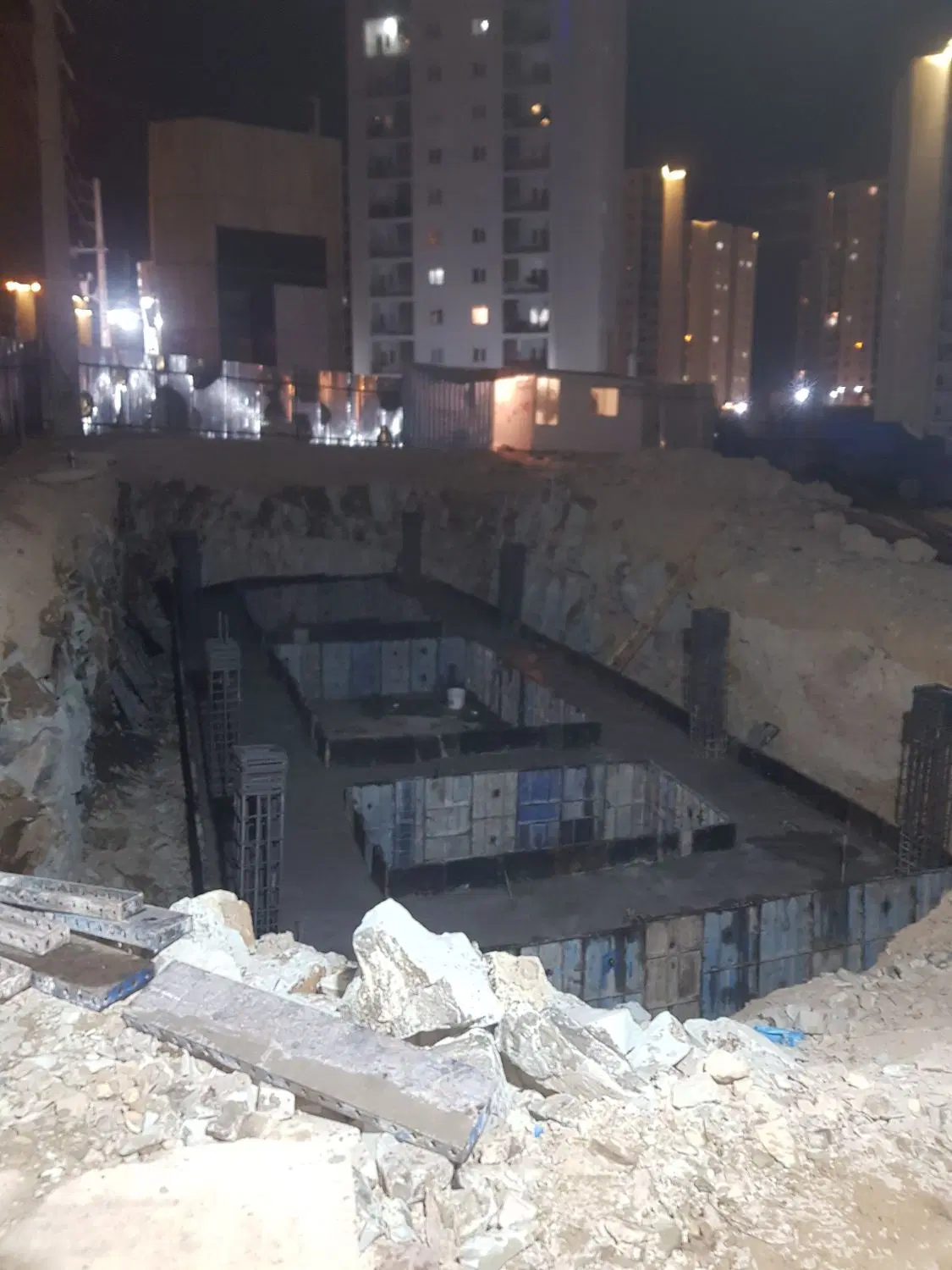 مغازه واقع در پردیس فاز۱۱ بلوار دانا بحر بلوار