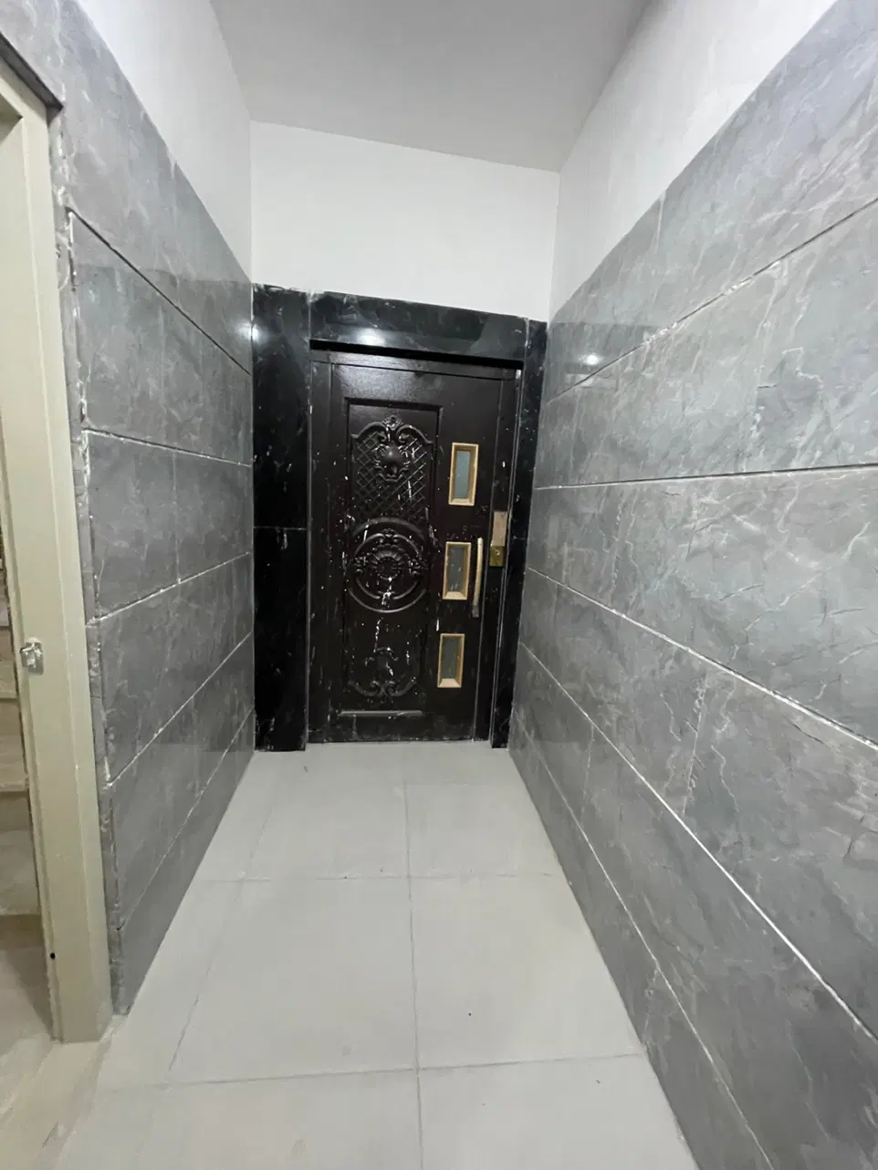 واحد ۹۷متری میدان ساعت منصورشمالی خام سندی