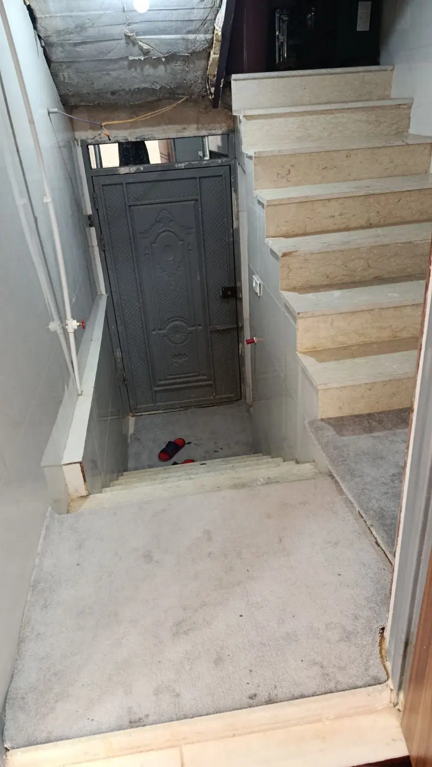 خانه نو ساز در باغ انارمیلاس