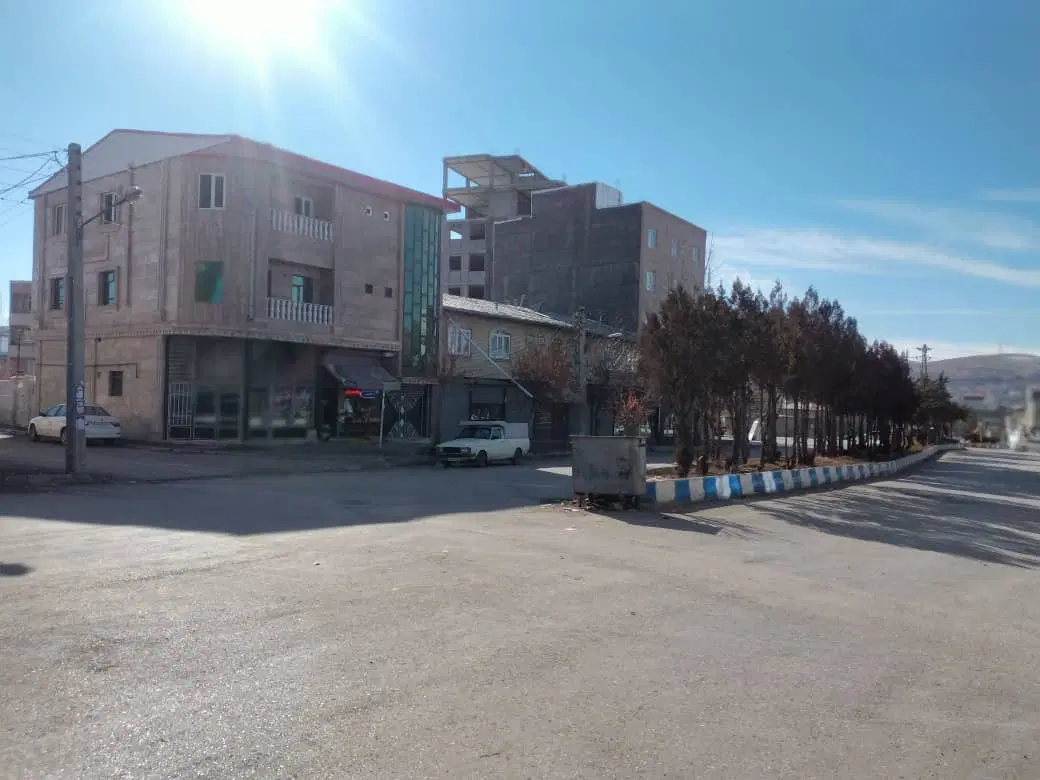 ساختمان تجاری مسکونی در مرکز شهر
