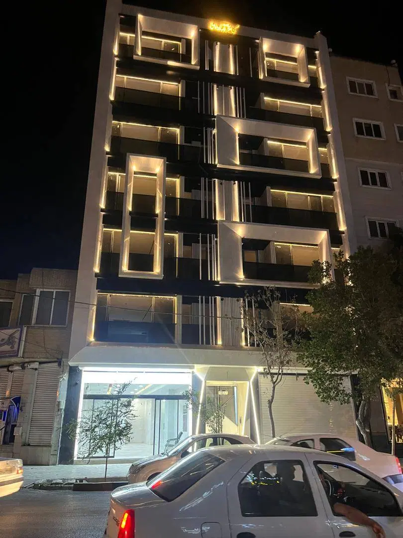اجاره  یک واحد دفتر کار نوساز در چهار راه اپادانا