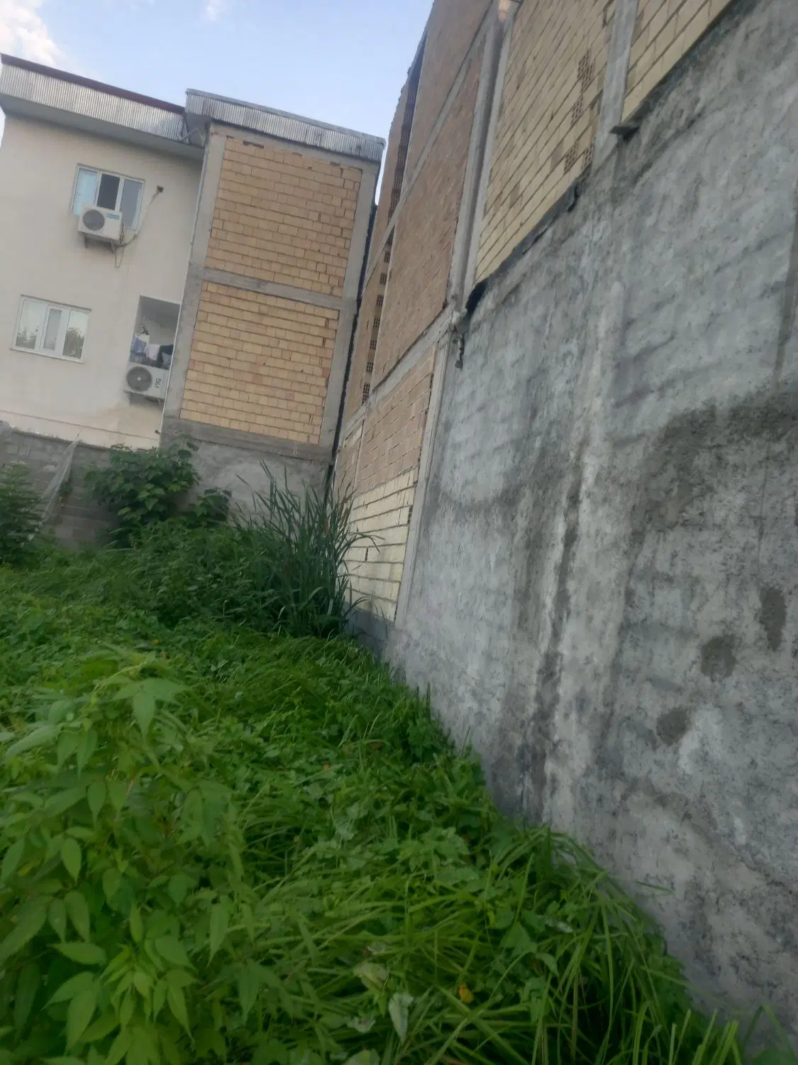 ۱۲۲متر زمین با۸متربر در بهار۲۸کوی امامرضا