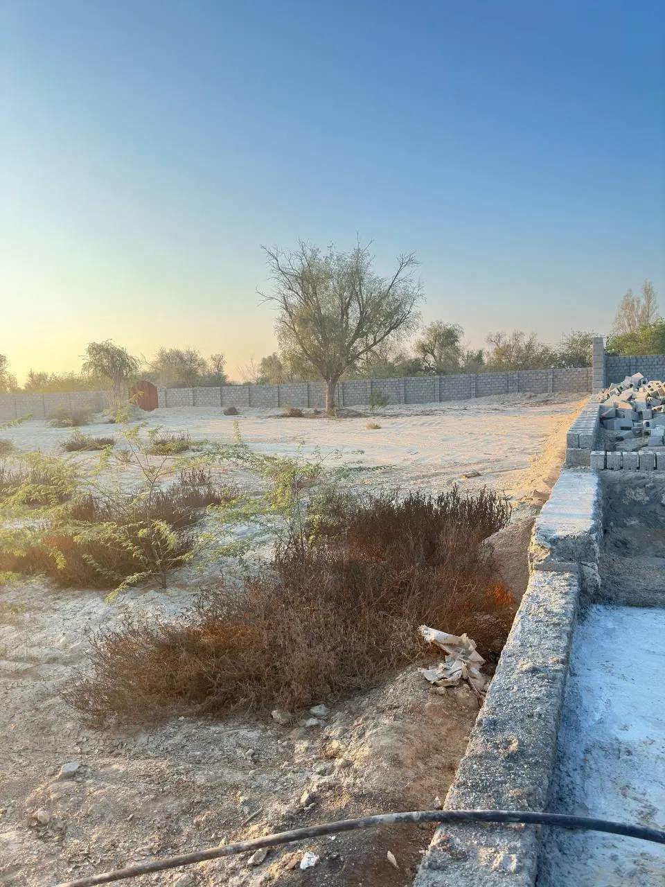زمین رمکان دور بر حصار