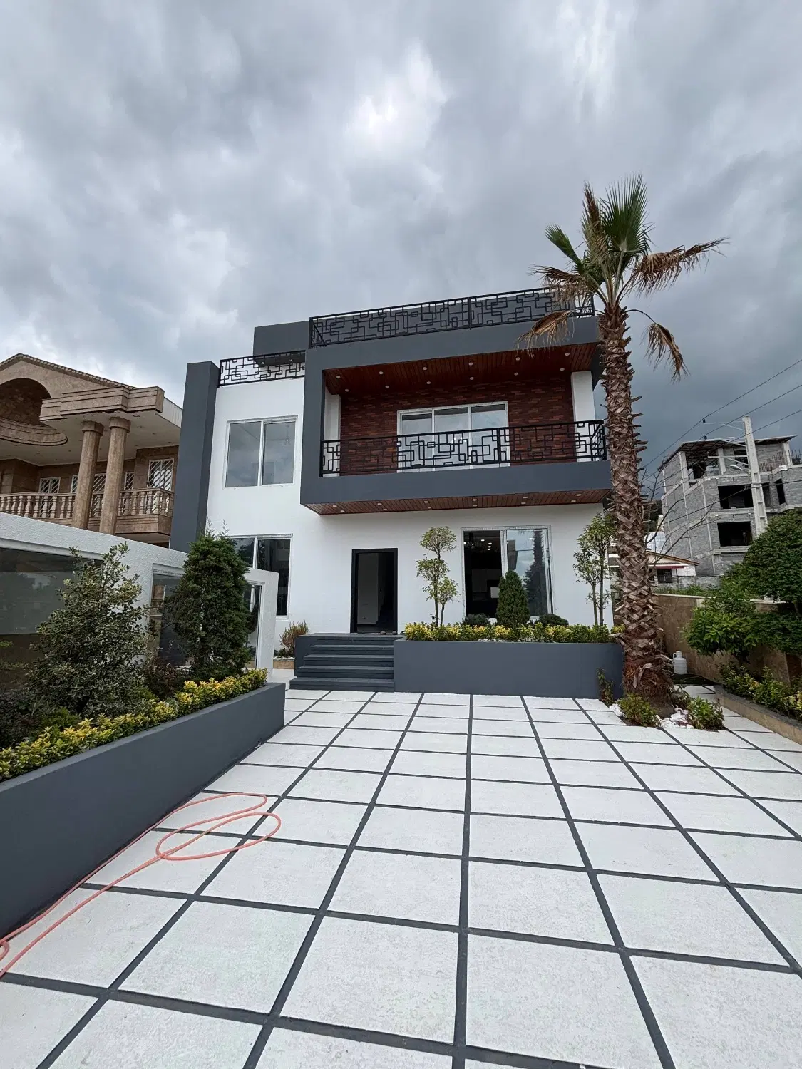 دوبلکس۳۲۰متری_سنددار_استخر_جکوزی_انشعابات نصب