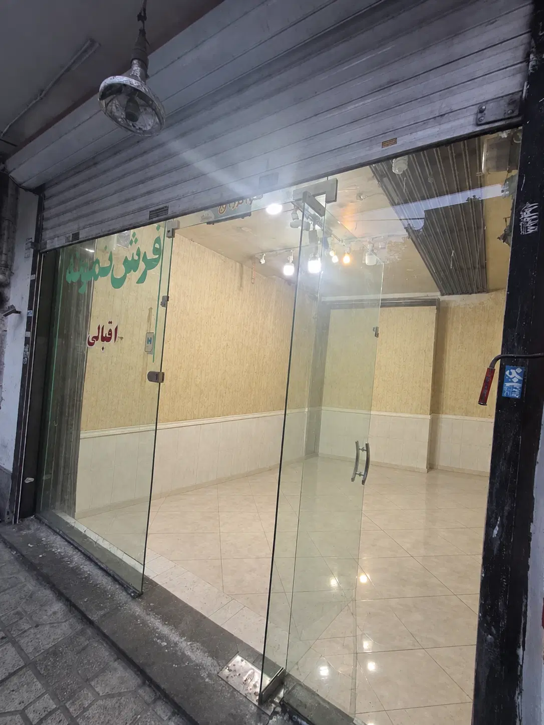 مغازه۱۶متری شمیران نو.پررفت‌وآمد.مناسب انواع کسب‌و