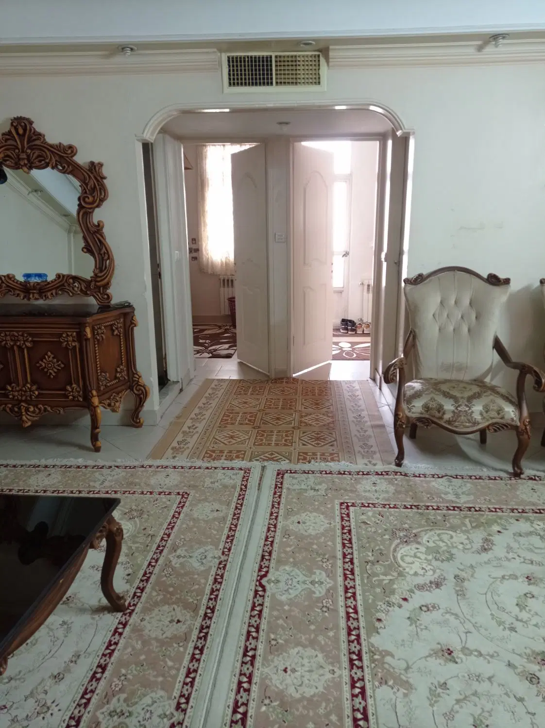 آپارتمان اجاره ای با پارکینگ و انباری