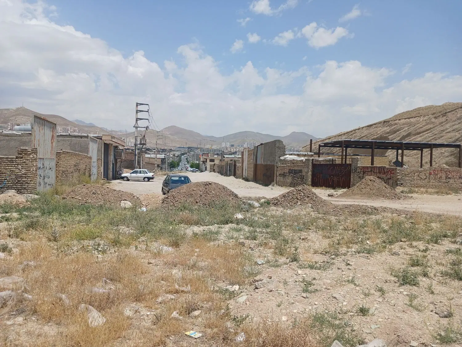 زمین فروشی
