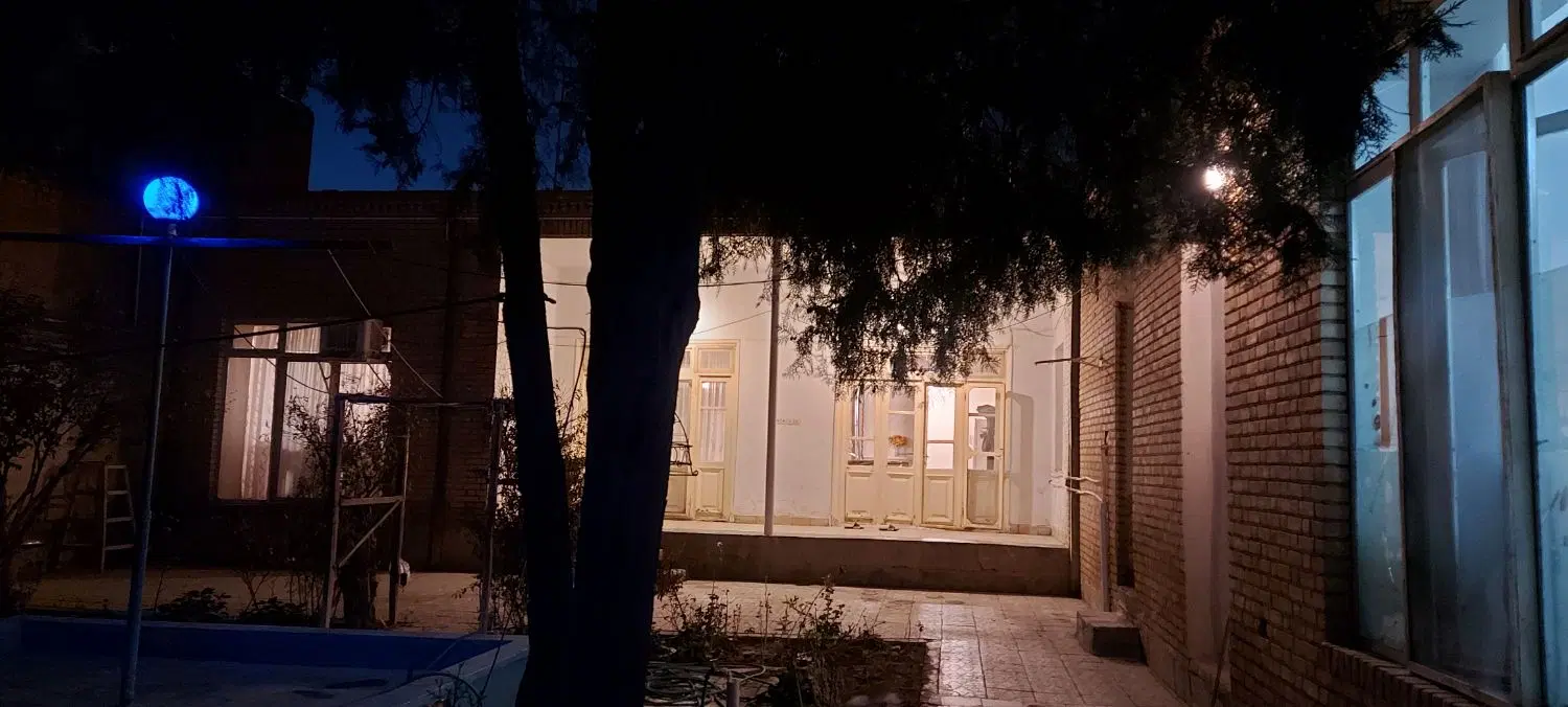 عمارت قدیمی با صفا